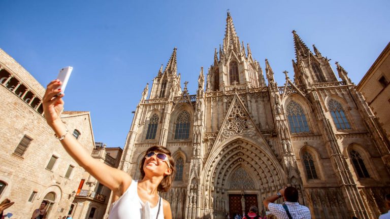 How to experience the treasurable Barcelona tour