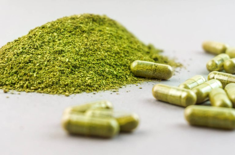Kratom capsules vs. powders – Unraveling the mystery of the perfect dosage